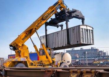 Universal Expects Growth in Operating Income